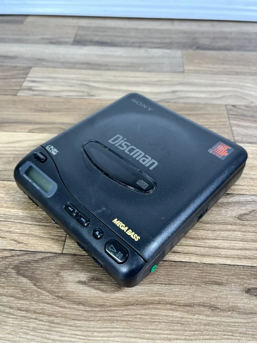 Sony Discman D-11 Mega Bass Portable CD Player 1991 Works